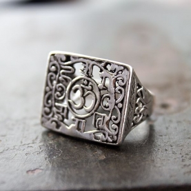 Bague indienne en argent OM