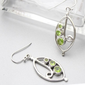 Indian silver and peridot gemstones earrings