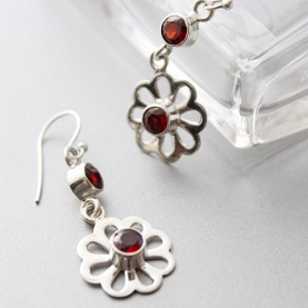 Indian silver and garnet gemstones earrings