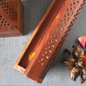 Boîte à encens indienne artisanale