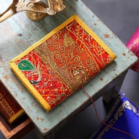 Carnet indien artisanal en tissu recyclé jaune