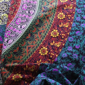 Tenture murale indienne Mandala jaune et rose
