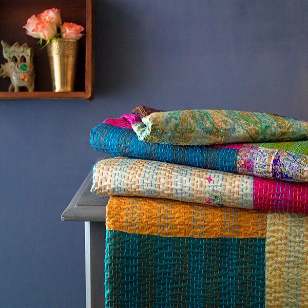 Dessus de lit indien Kantha artisanal patchwork