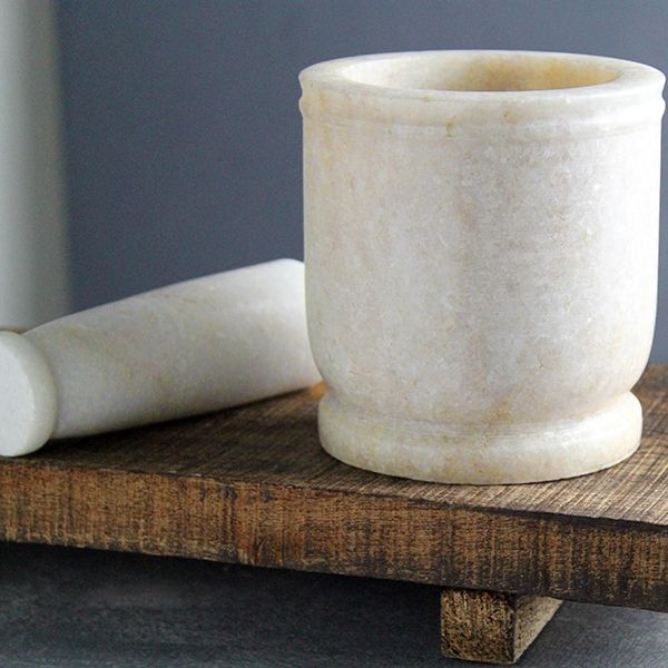 Mortier et pilon en marbre