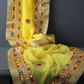 Sari indien traditionnel jaune