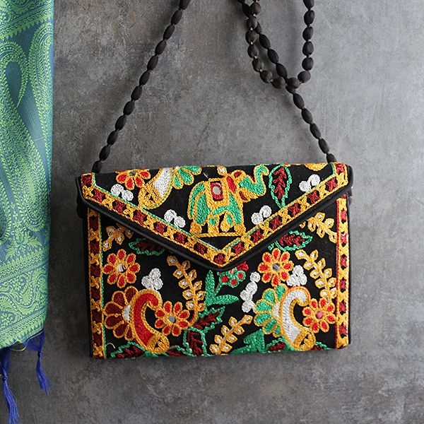 Pochette indienne artisanale Kuch velours noir