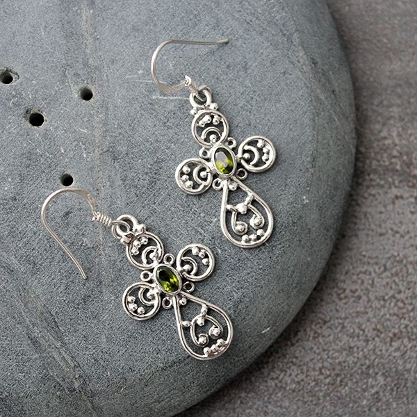 Boucles d'oreilles indiennes argent et péridots