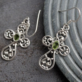 Indian silver and peridot cutstones earrings