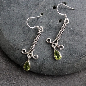 Indian silver and peridot cutstones earrings