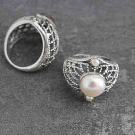 Bague en argent et perles