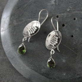 Indian silver and peridot cutstones earrings