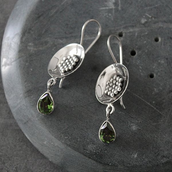 Indian silver and peridot cutstones earrings