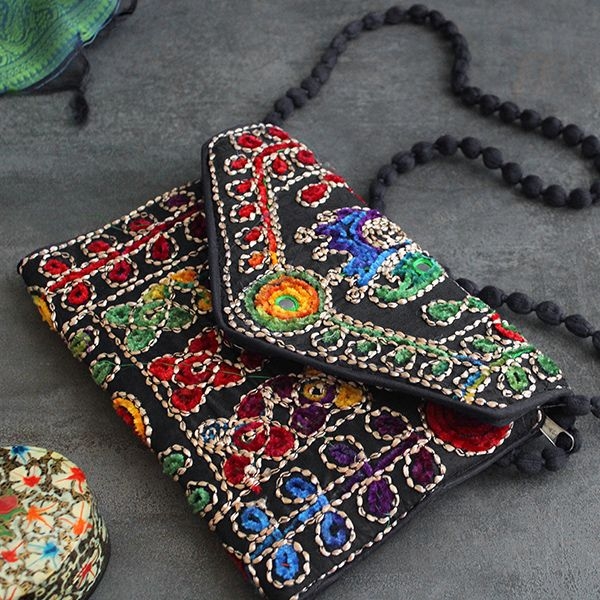 Pochette indienne artisanale Kuch noire