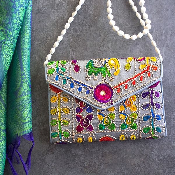 Pochette indienne artisanale Kuch grise