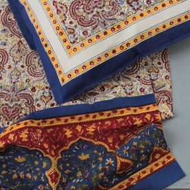 Drap de lit avec taies d'oreillers