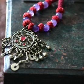 Indian metal and coton antique necklace red and purple