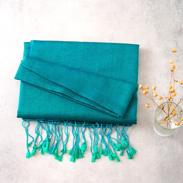 Nepalese handcrafted scarf Chakra green