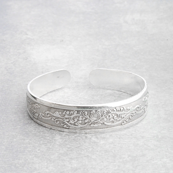 Metal tribal fancy bangle