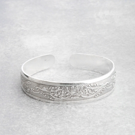 Metal tribal fancy bangle