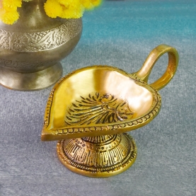 Handcrafted Indian oil lamp Deepak betel design