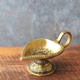 Handcrafted Indian oil lamp Deepak betel design