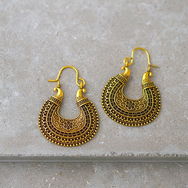 Boucles d'oreilles indiennes ethniques dorées