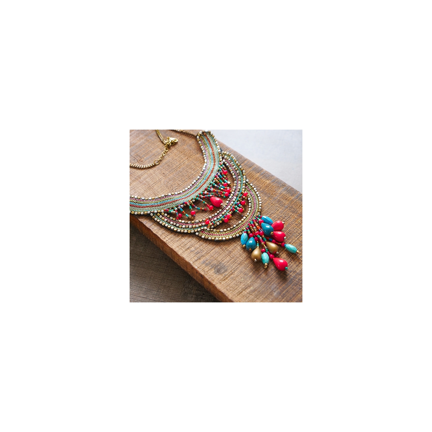 Collier indien ethnique traditionnel coloré