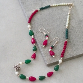 Parure indienne ethnique colorée