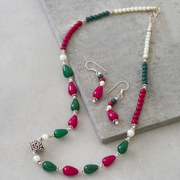 Parure indienne ethnique colorée