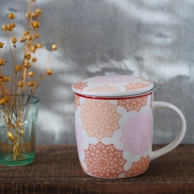 Mug en verre avec infuseur à thé et infusion