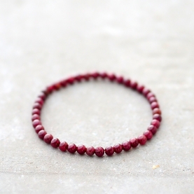 Bracelet with garnet stones