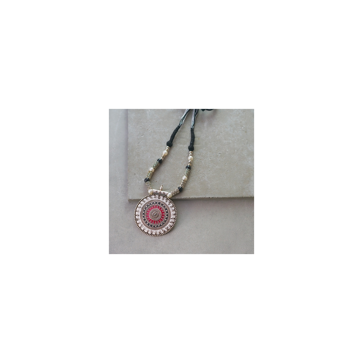 Collier Ethnique Vintage En Verre Noir Et Rose - Longueur 46cm, Occasion