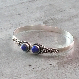 Metal bangle with lapis lazuli stones