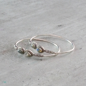 Metal bangle with labradorite stones