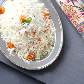 Plat à service  indien pour le riz