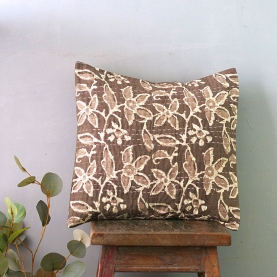 Housse de coussin indienne Kantha marron clair L40