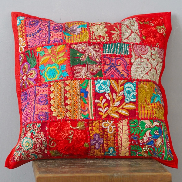 Housse de coussin indienne patchwork rouge L42