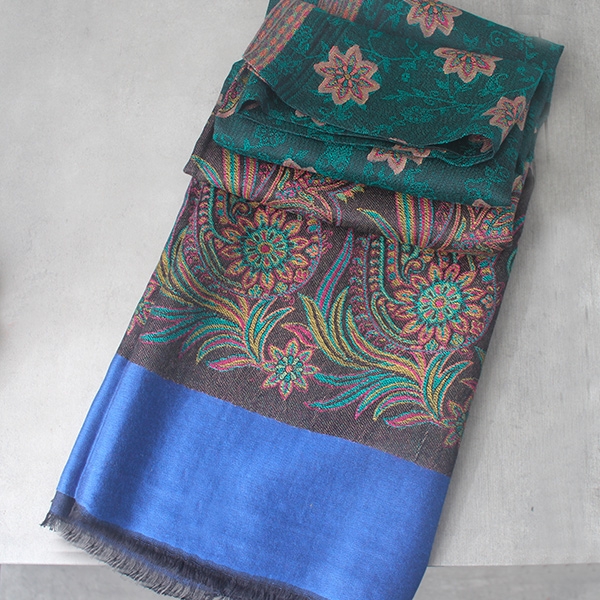 Echarpe indienne en coton brodé Jamawar bleue et verte