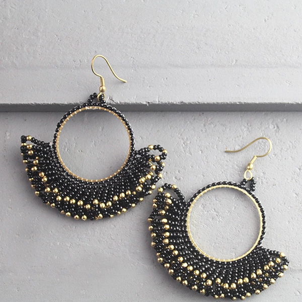 Boucles d'oreilles indiennes ethniques perles noires