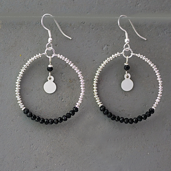 Boucles d'oreilles indiennes perles en verre noires