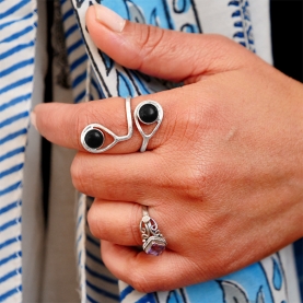 Bague indienne argent et 2 onyx noir