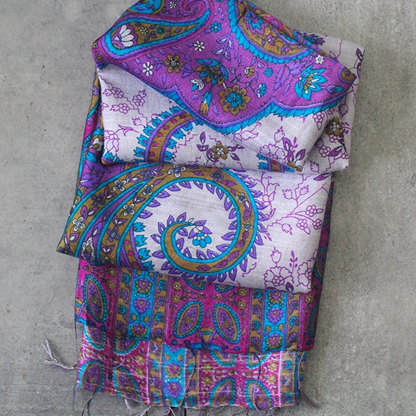Echarpe indienne en rayonne Paisley bleue et violette