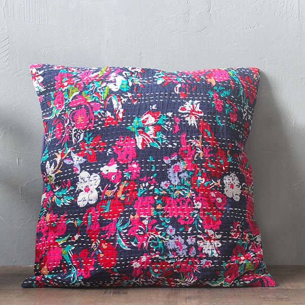 Housse de coussin indienne Kantha bleu marine L40