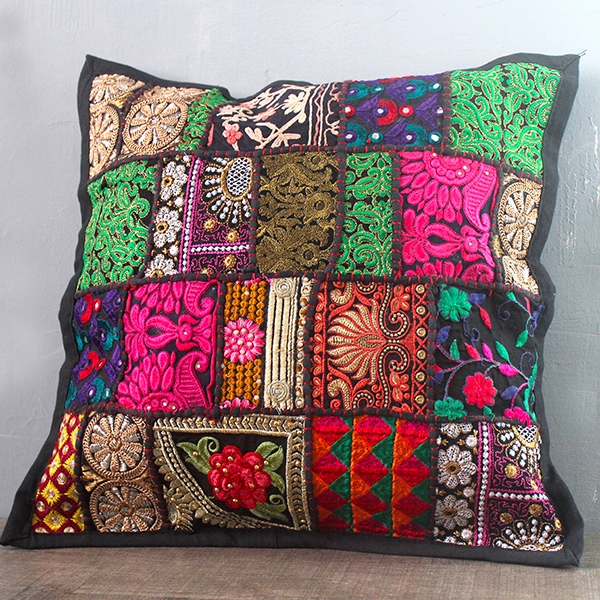 Housse de coussin indienne patchwork noir L42