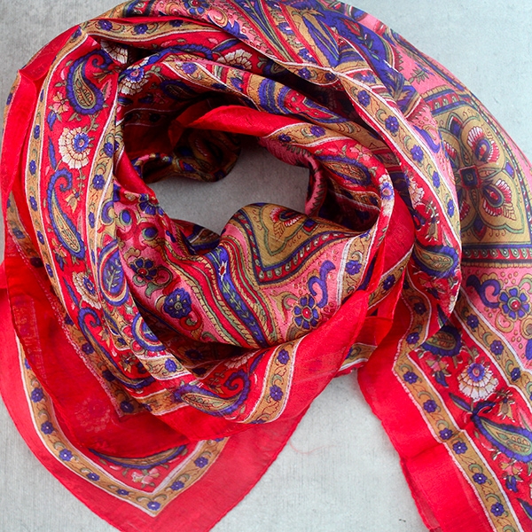 Foulard indien en soie carré rouge et rose
