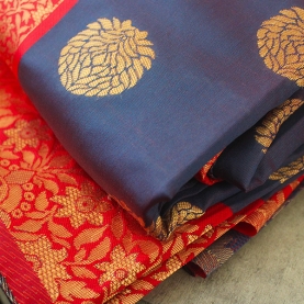 Saree indien bleu et rouge