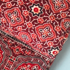 Dessus de lit indien Kantha artisanal bordeaux et beige