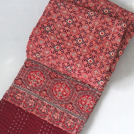 Dessus de lit indien Kantha artisanal bordeaux et beige