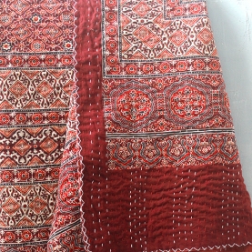 Dessus de lit indien Kantha bordeaux et beige