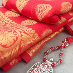 Saree indien en coton rouge et doré
